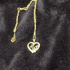 Gold Heart 'Mom' Pendant Necklace